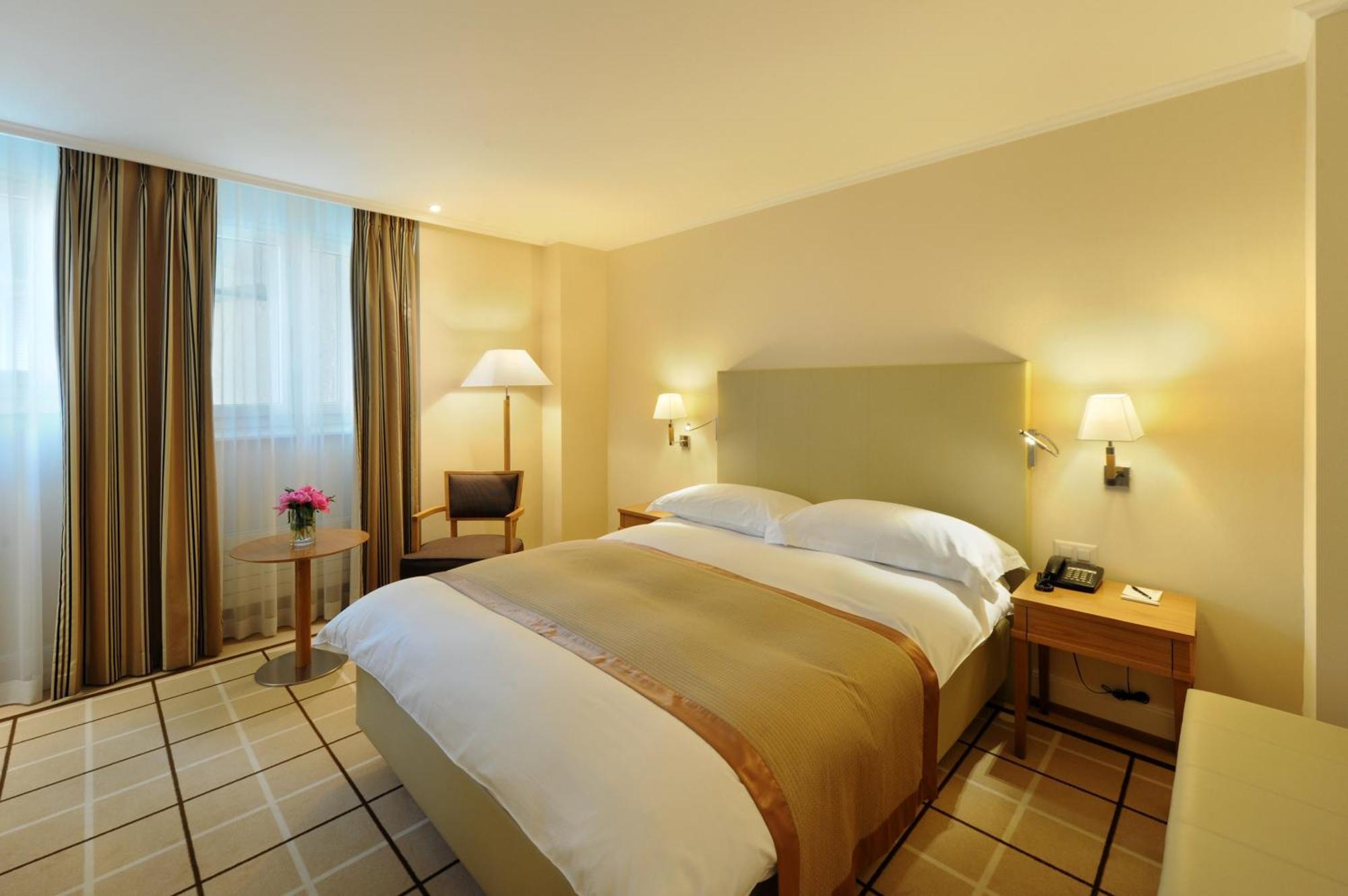 Hotel De La Paix Lausanne Room photo