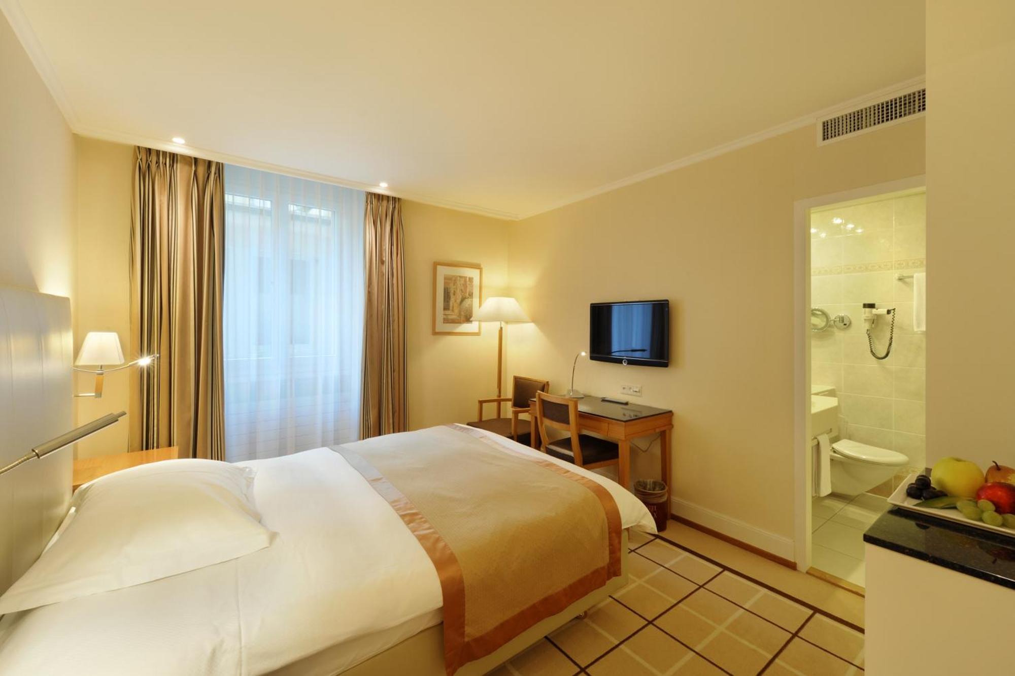 Hotel De La Paix Lausanne Room photo